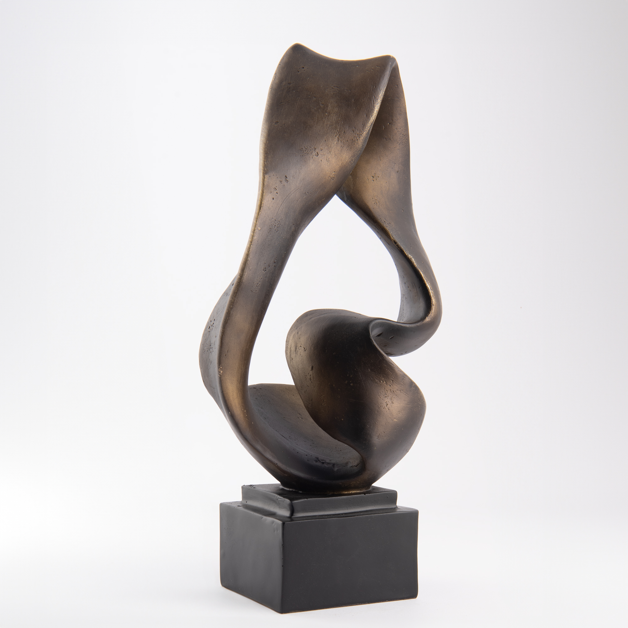

Home accent sculpture