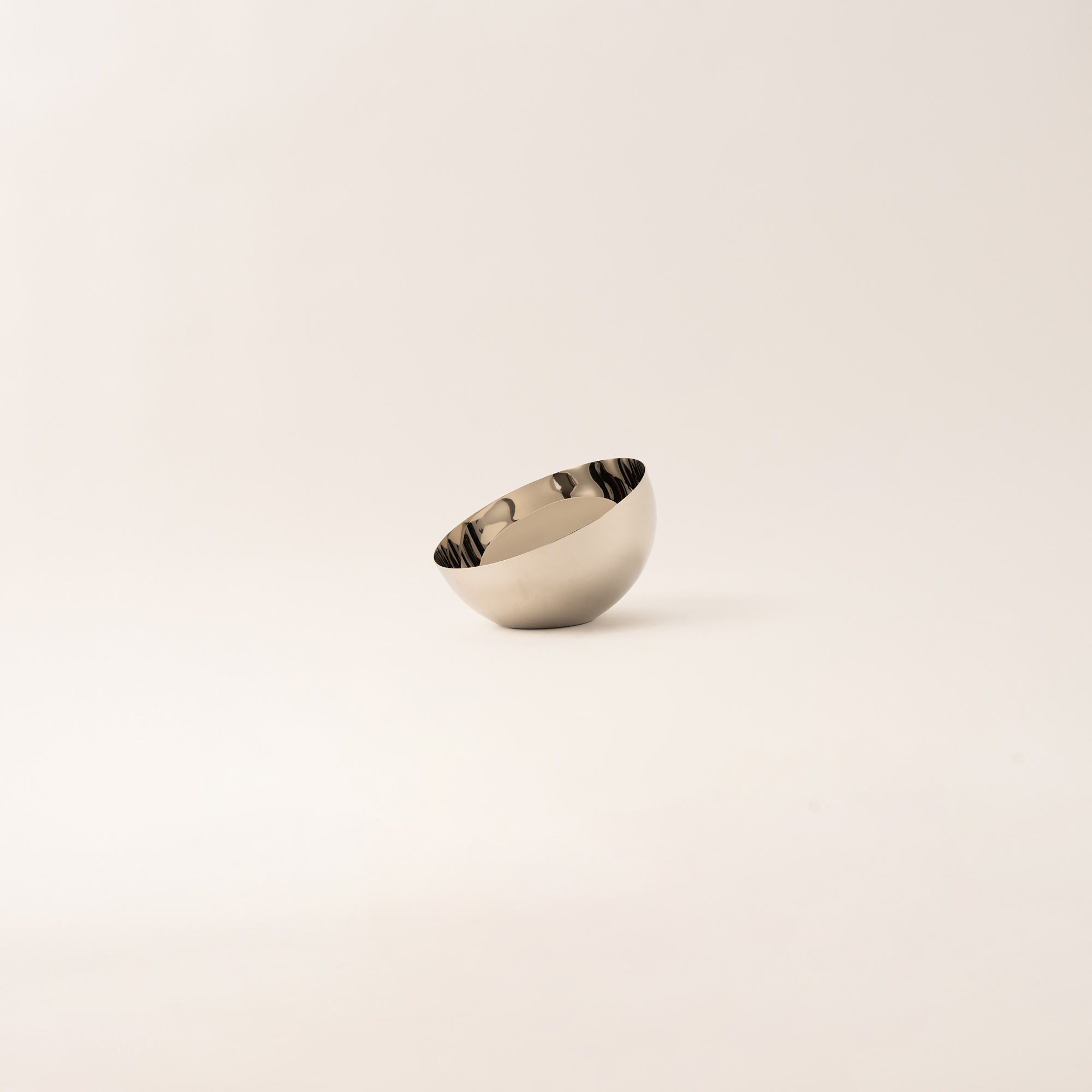 

Oulfa silver steel nuts bowl