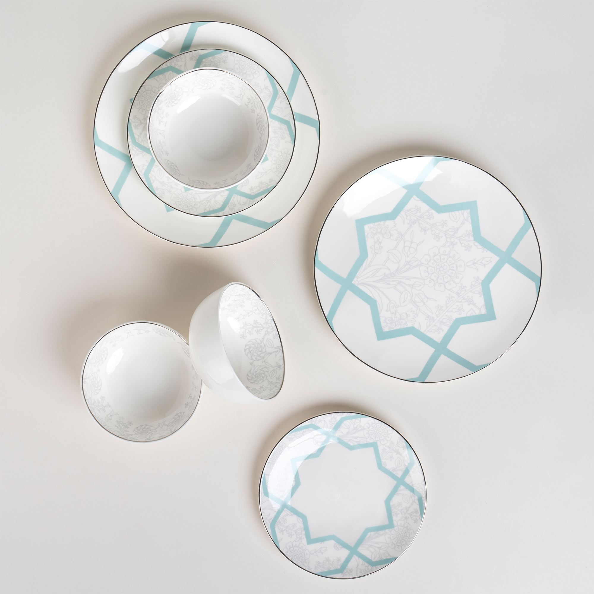 

La Mesa blue porcelain 18 pc dinner set