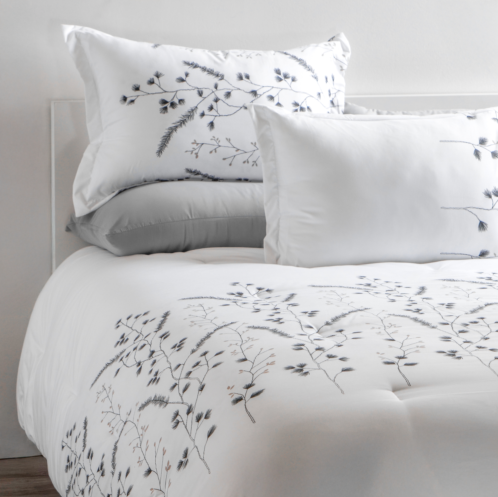 

Cottage white microfiber twin comforter set 4 pcs