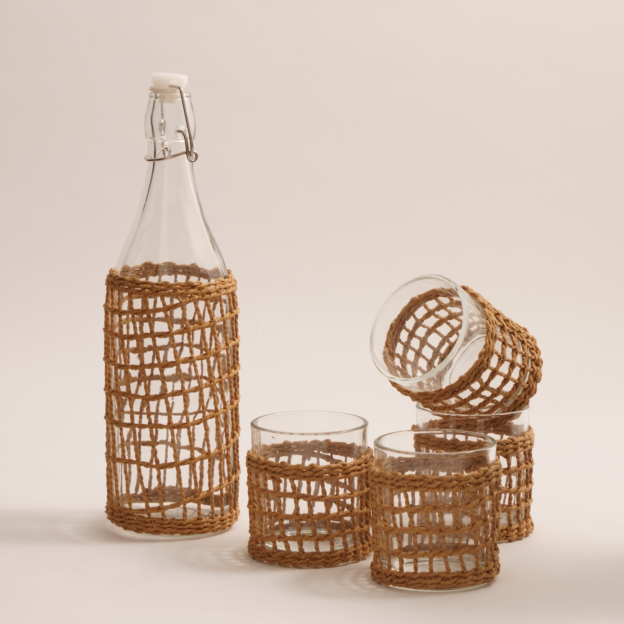 

La Mesa 5 pcs glass juice bottle & cups with paper straw holder 1L