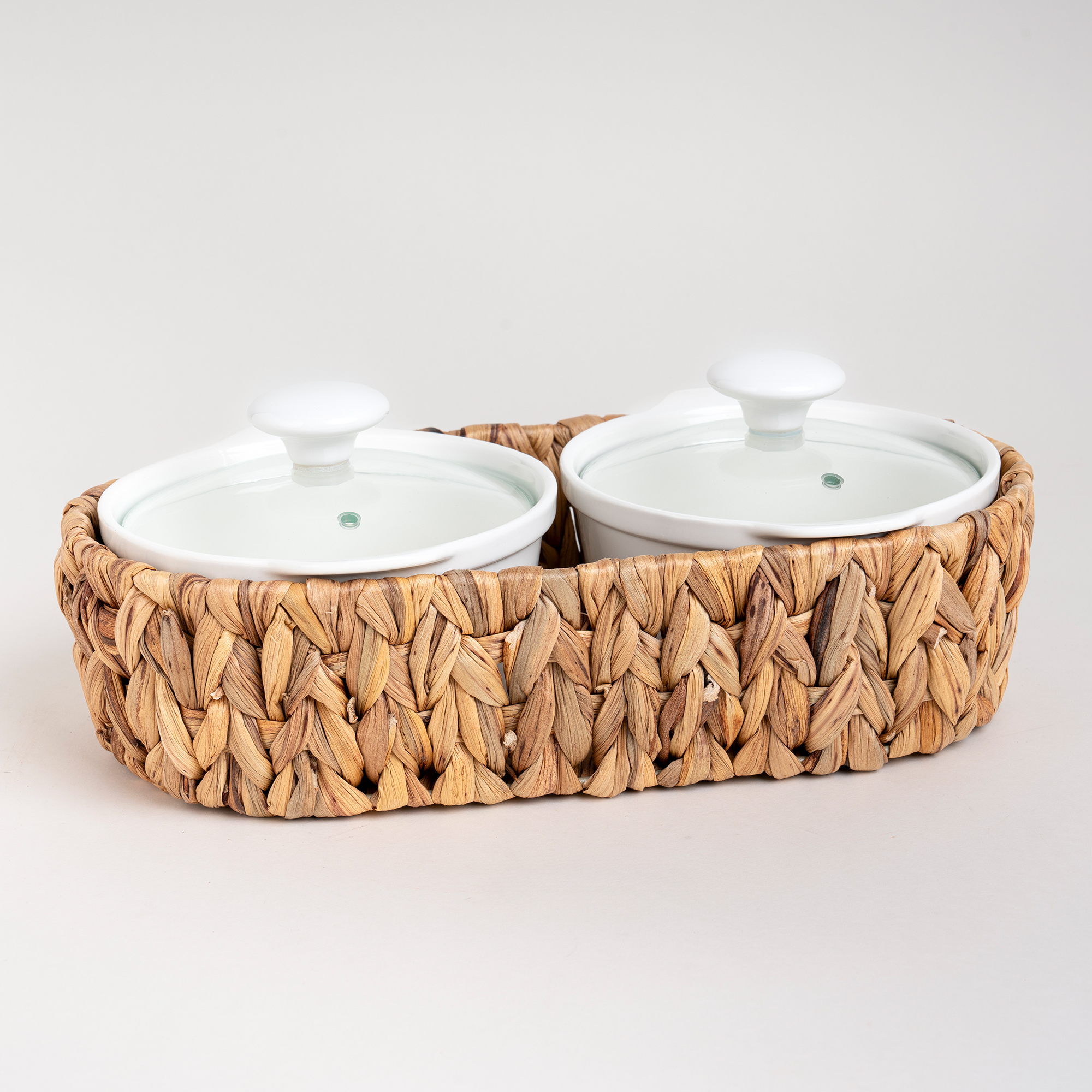 

Porcelain 2Pcs Round Casseroles With Lid And Rattan Basket 0.6 L+ 0.6 L
