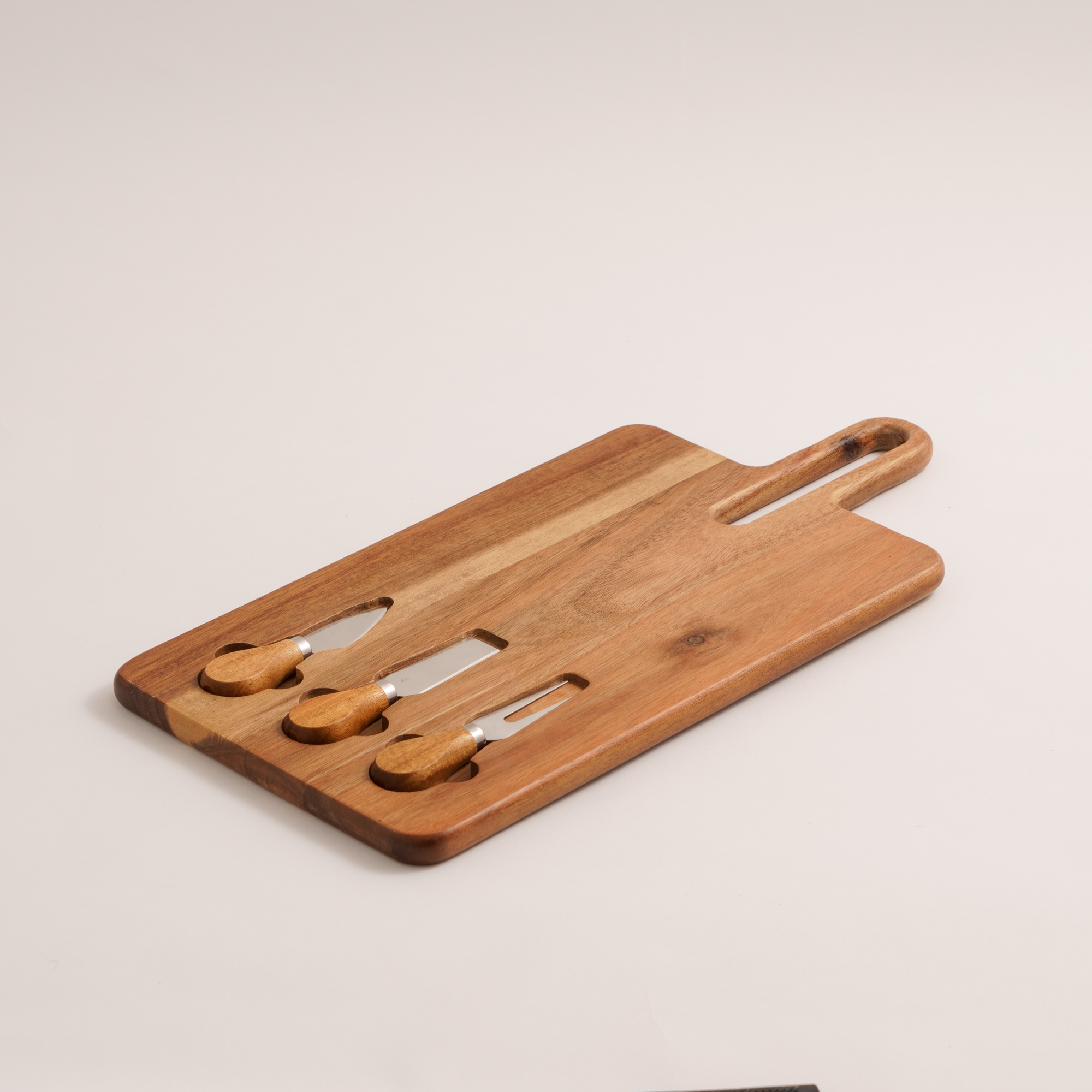 

Alberto cheeze plate dark brown acacia wood with 3 knives 44*22*2.2 cm
