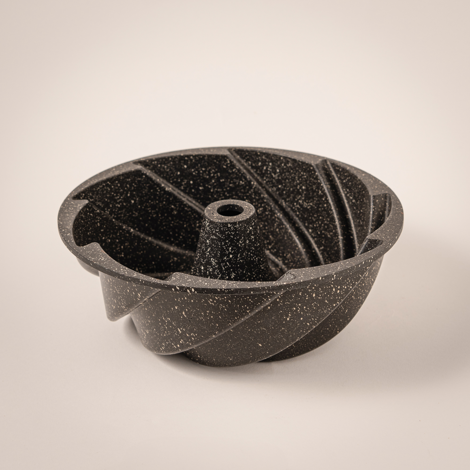 

Alberto Cake Mould Granite Bundt Shape