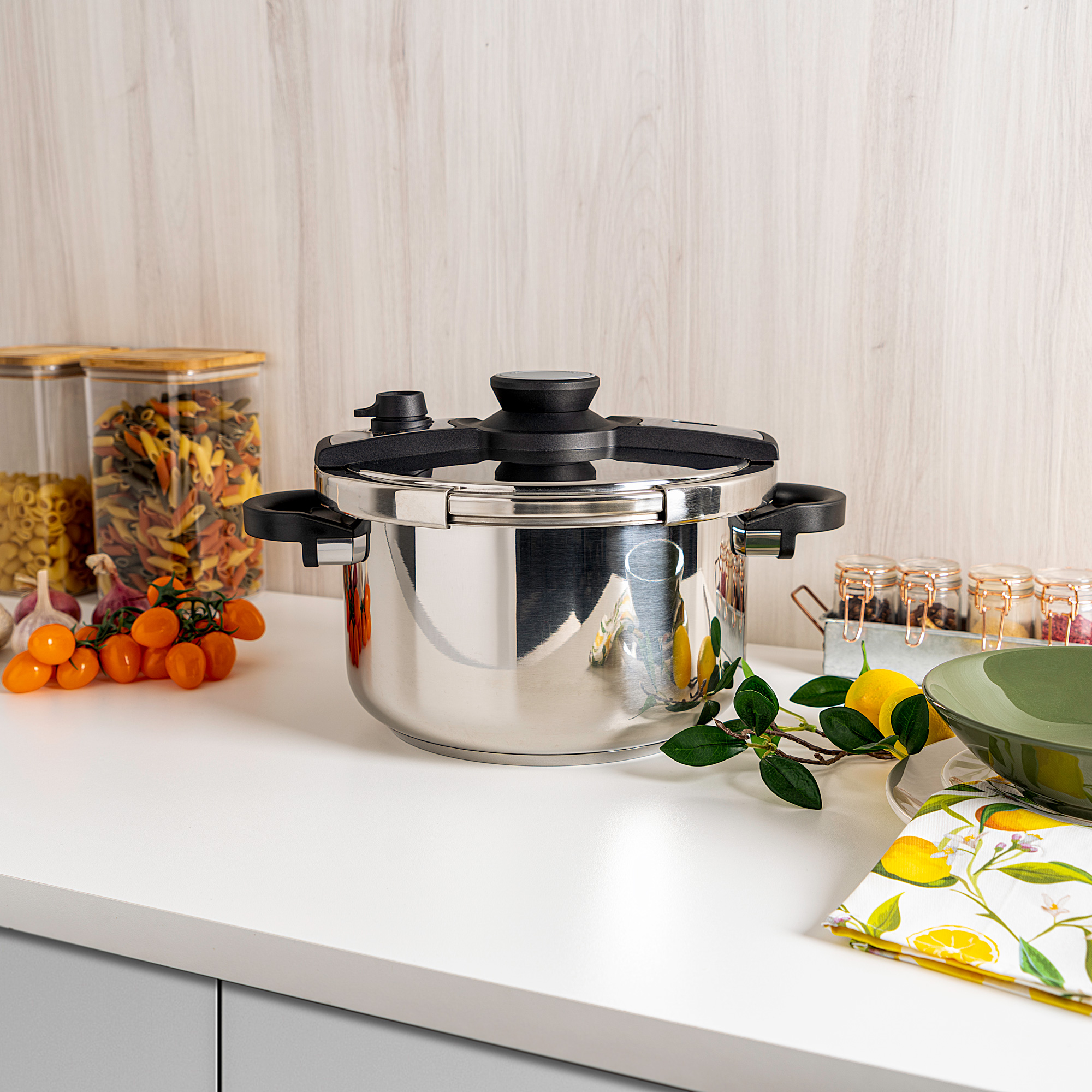 

STAINLESS STEEL PRESSURE COOKER