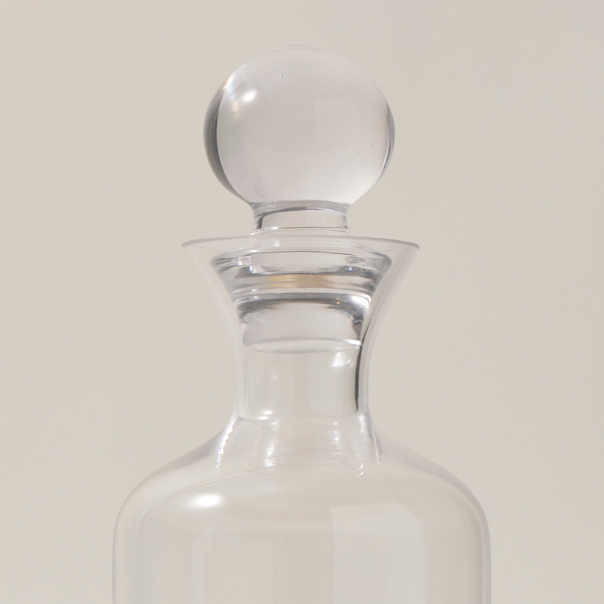 

Decanter With Gold Dense Grid Cutting